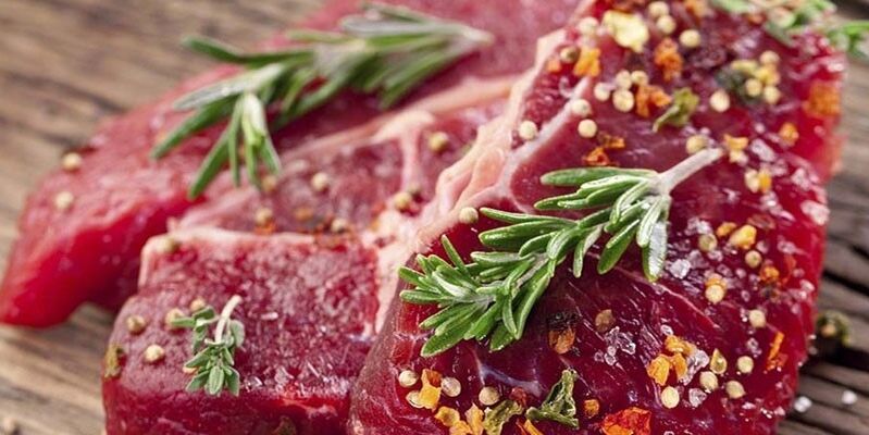 एक आदमी के आहार में लाल मांस का निर्माण पर लाभकारी प्रभाव पड़ता है